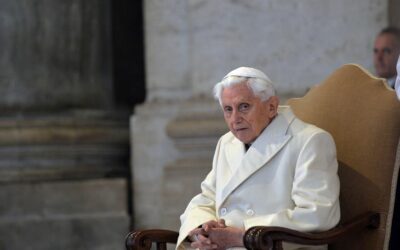 La mano di Dio nel gesto di Benedetto XVI
